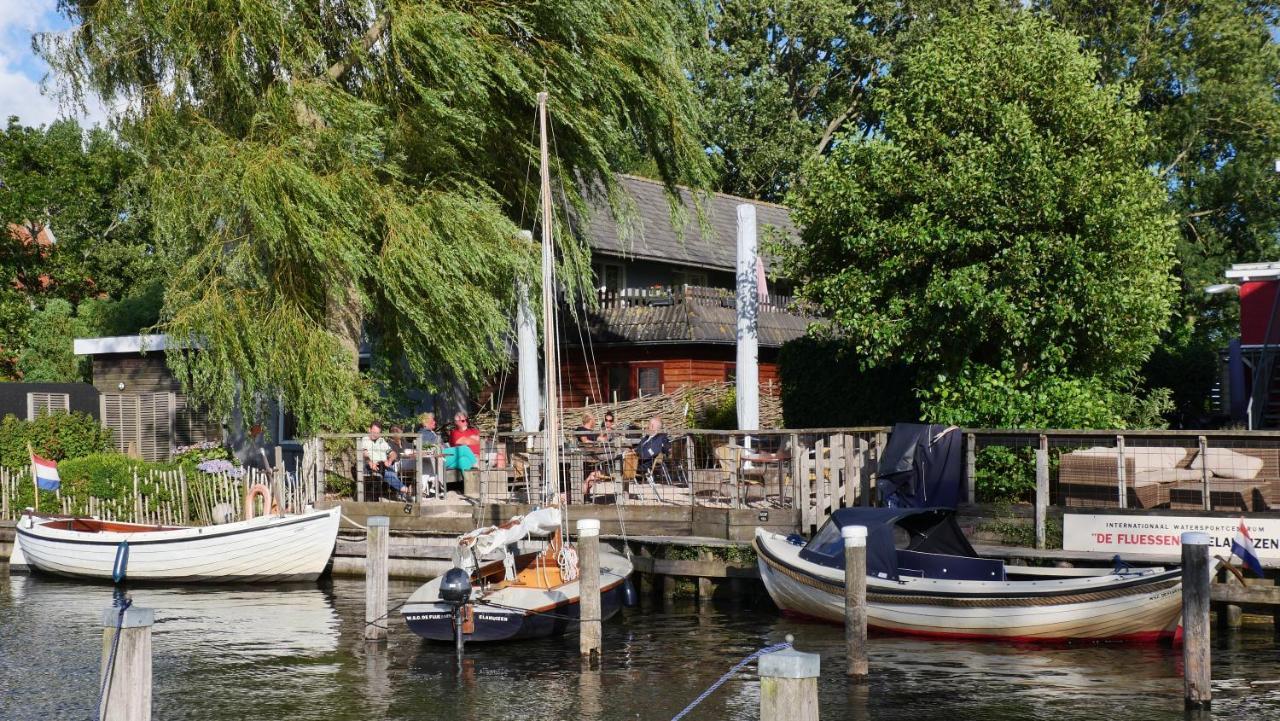 Landzicht Vakantiehuis Aan De Fluessen Elahuizen Exteriör bild